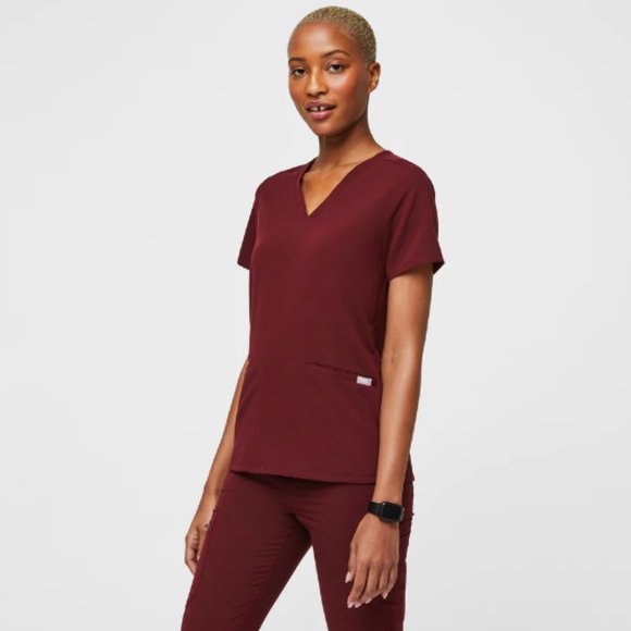 Figs Tops - FIGS Womens Casma Three-Pocket Scrub Top Size XS Burgundy V-neck Tailored Fit